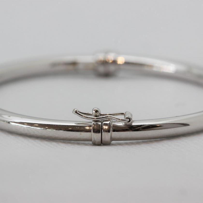 18ct White Gold Hinged Bangle