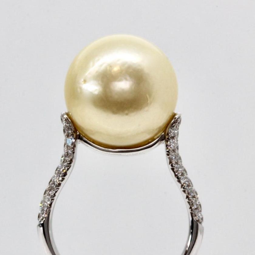 18ct White Gold South Sea Pearl and Diamond Ring