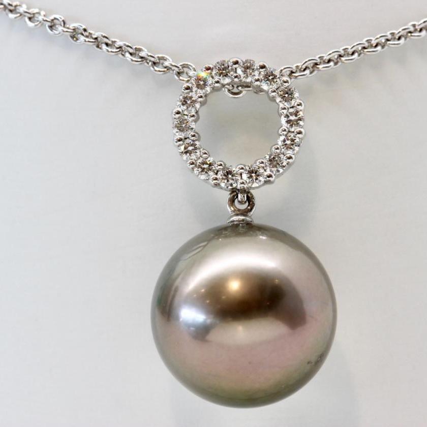 18ct White Gold Tahitian Pearl and Diamond Necklet