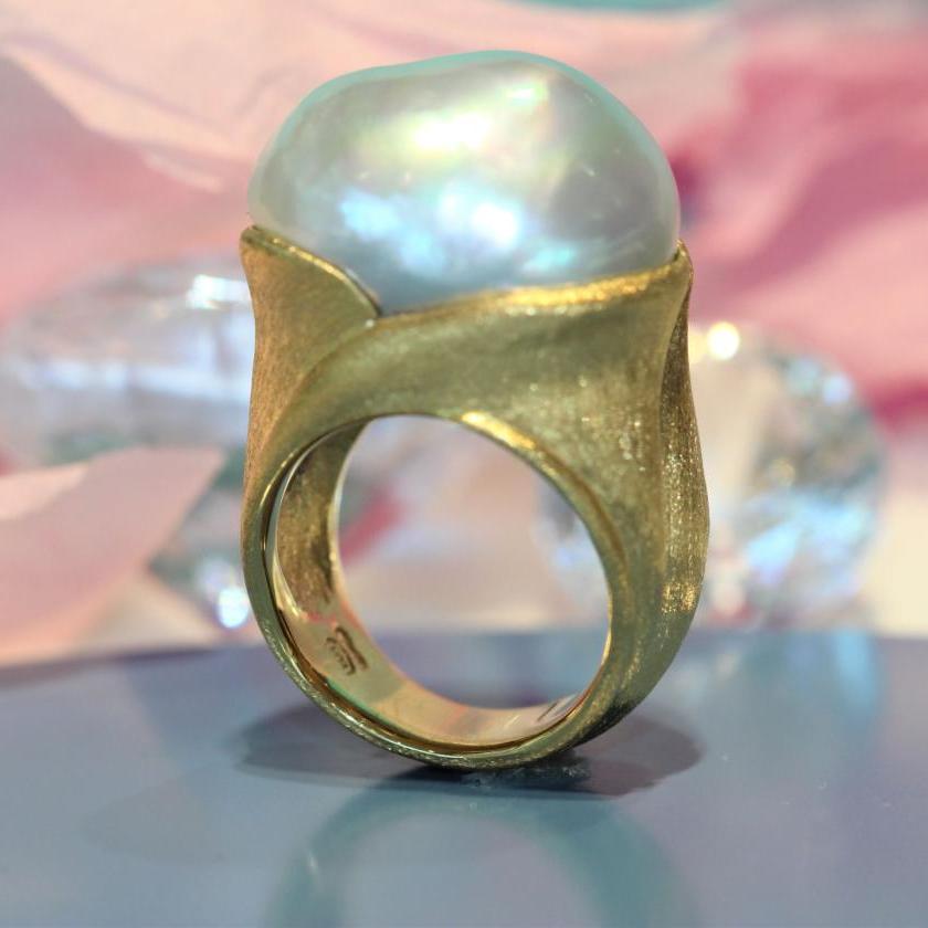 18ct Yellow Gold Baroque South Sea Pearl Ring