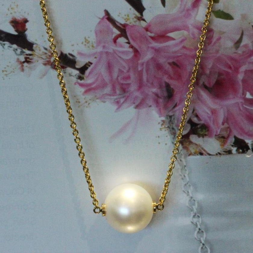 The Yellow Gold White South Sea Pearl Pendant