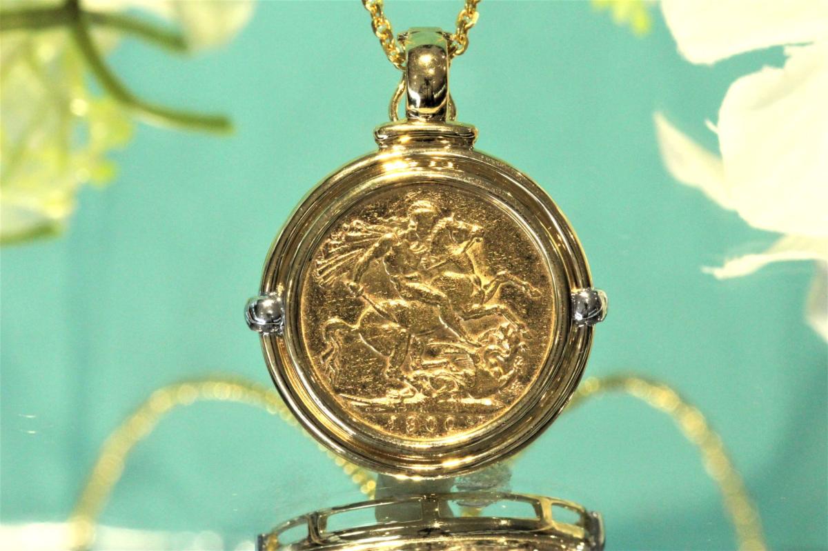 Or maybe a fascinating gold Half-Sovereign Coin Necklace will be more to  her taste? It was definitely Holly Willoughby's f… | Coin jewelry, Necklace,  Gold jewelry