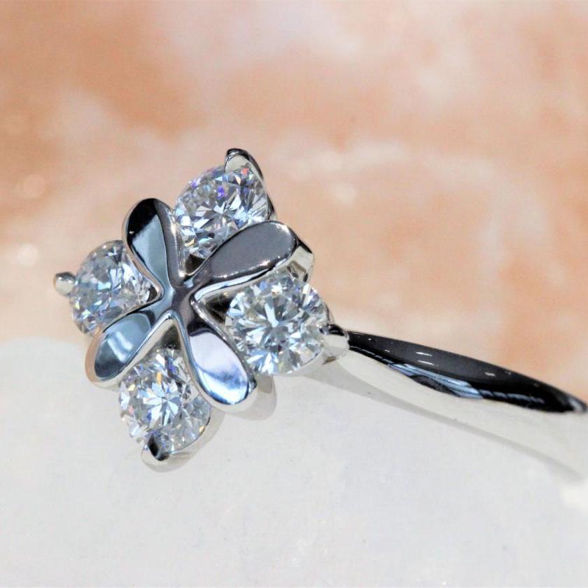 The Flower Diamond Ring - White Gold