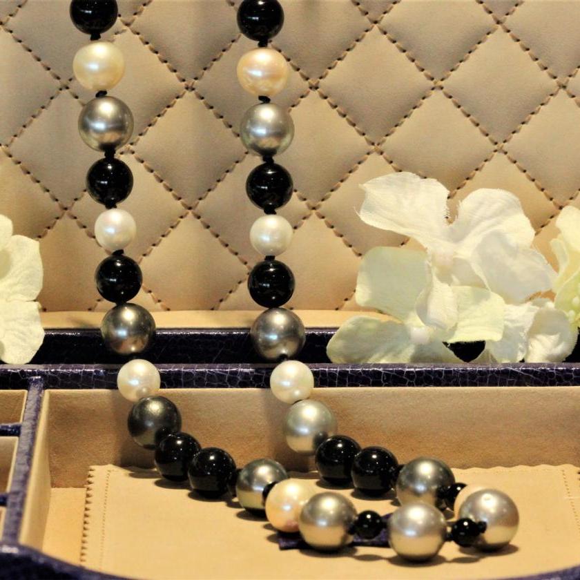 The Pearl & Onyx Strand