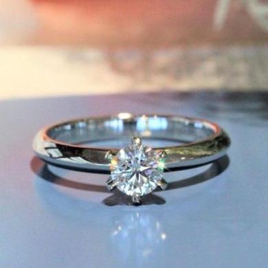 The Diamond Solitaire Engagment Ring - Round