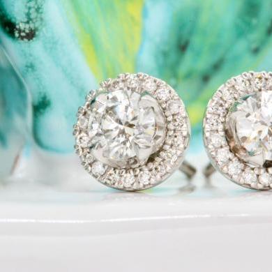 The Diamond Studs With Removable Halos