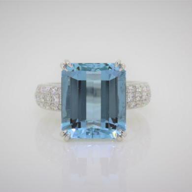 18ct White Gold Aquamarine and Pave Diamond Ring