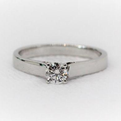 18ct White Gold Diamond Ring