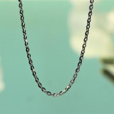 The White Gold Hammered Trace Chain - Fine