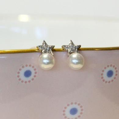 The Petite 18ct White Gold  Diamond & Pearl Star Studs