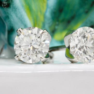 18ct White Gold Diamond Stud Earrings